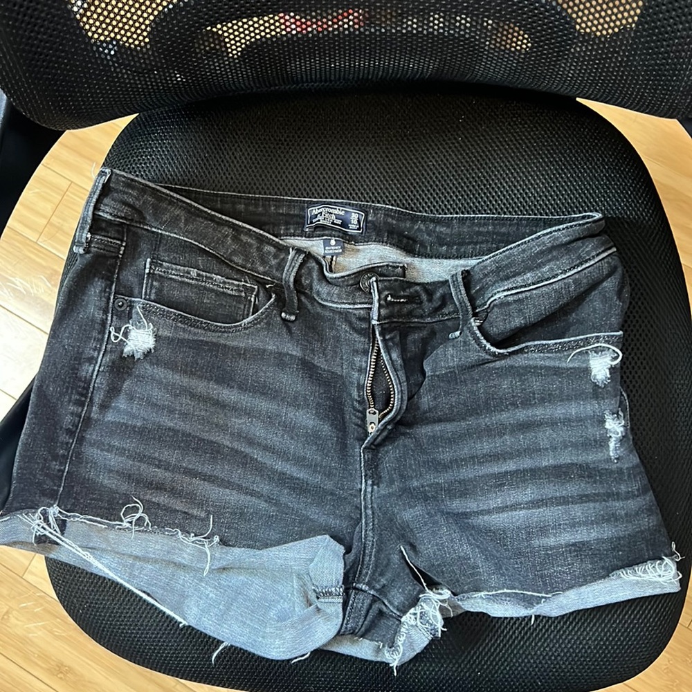 harper low rise abercrombie & fitch black shorts size 10